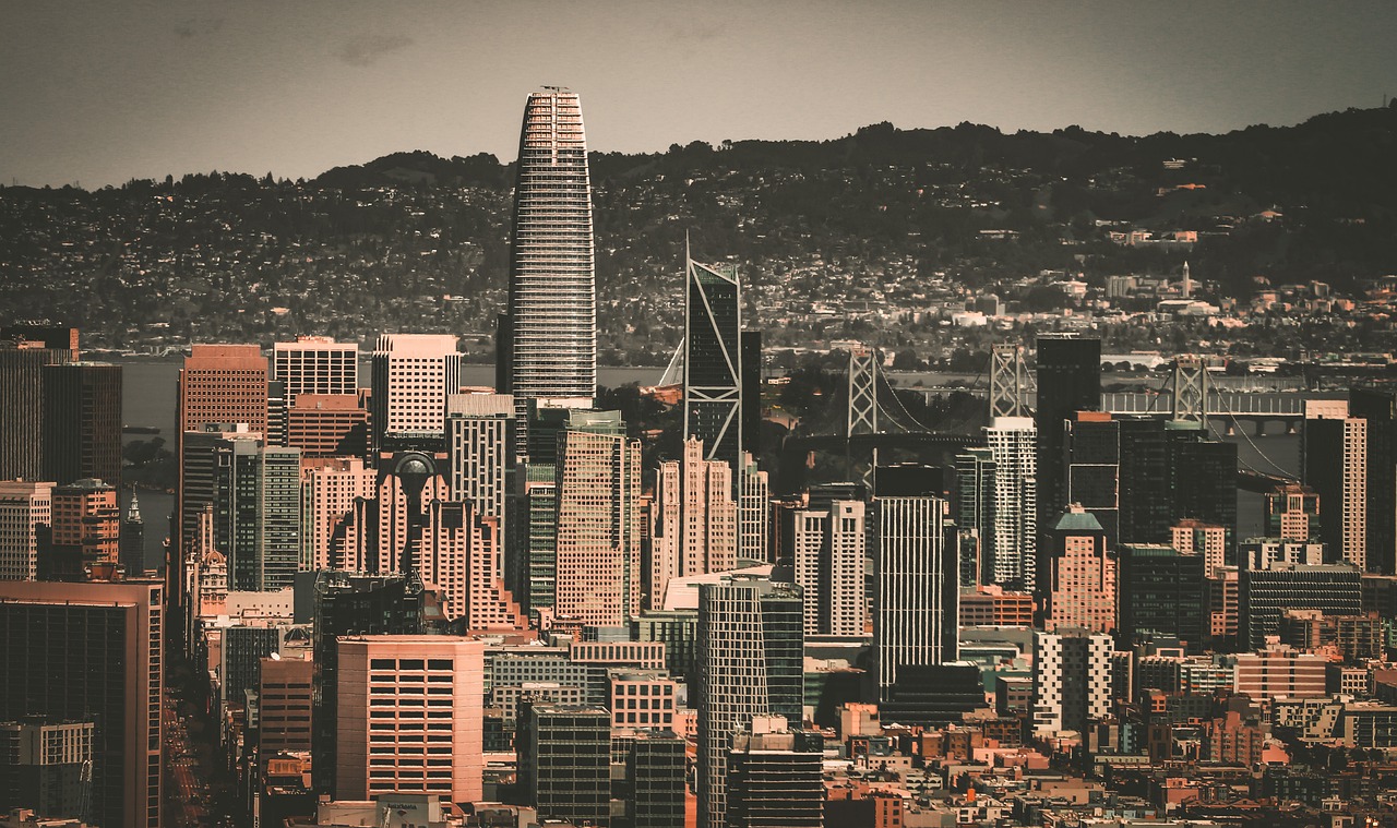 在这一背景